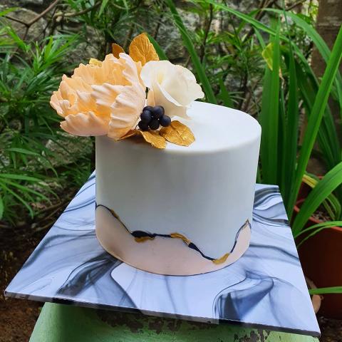 SarahBakes - Wedding Cakes & Confectioneries 7 480px